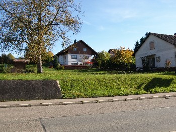 *Erschwingliches Baugrundstück in sonniger Lage*