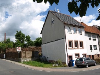 Günstiges Reihenendhaus mit Grundstück