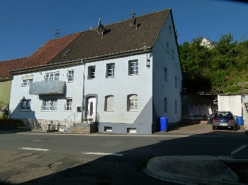 Gro�z�giges Wohnhaus mit 2 Wohneinheiten